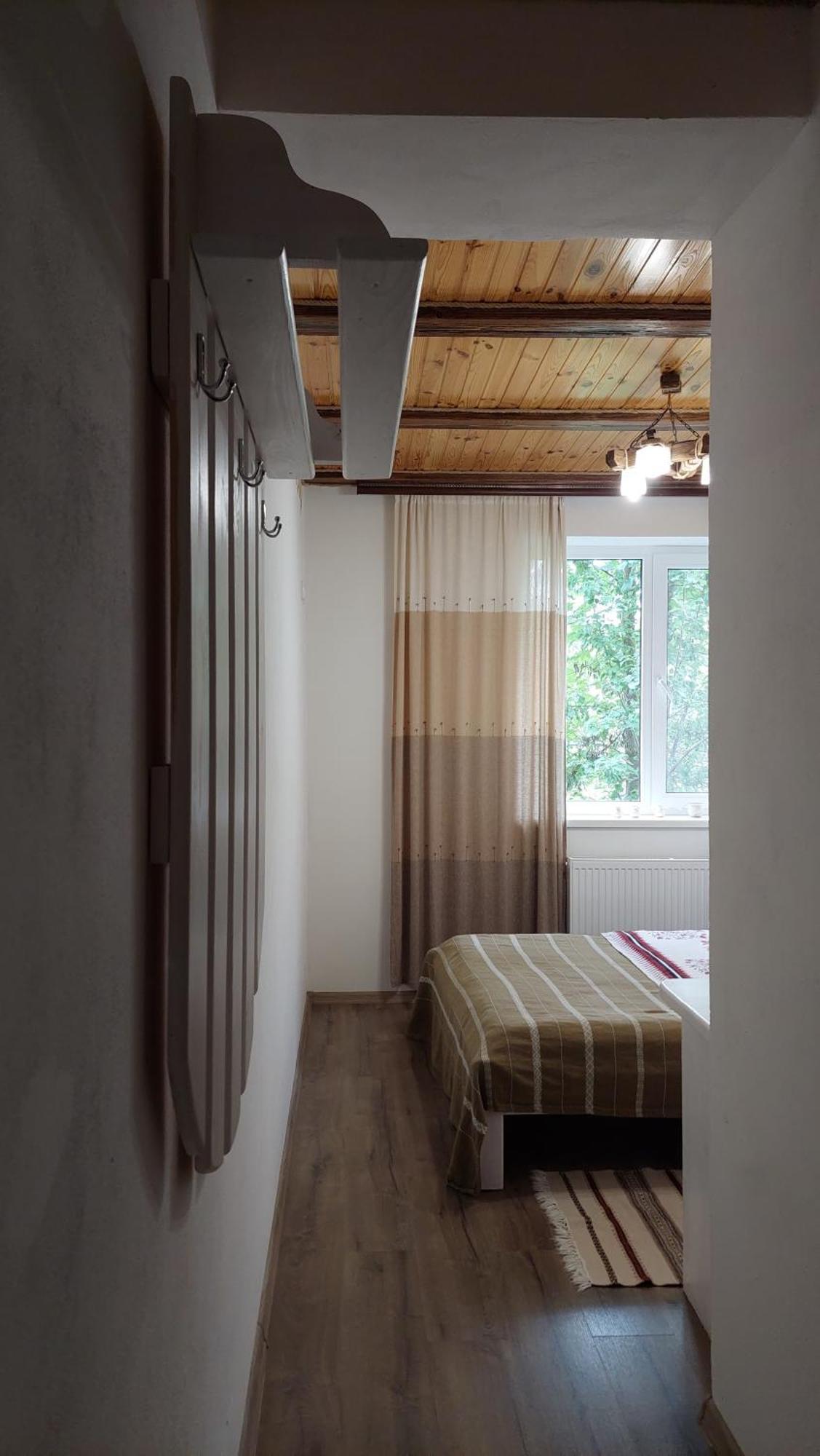 Петриківка Slavske Bagian luar foto