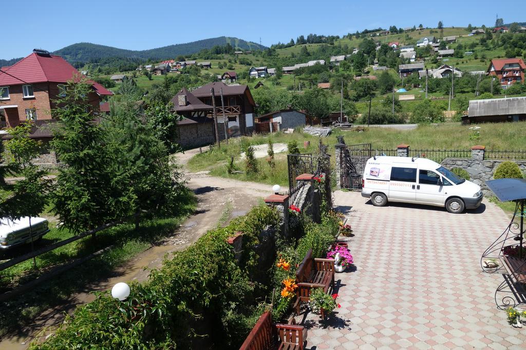 Петриківка Slavske Bagian luar foto